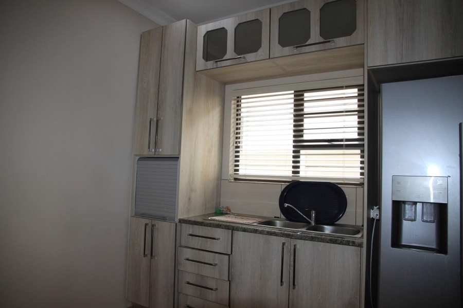 To Let 3 Bedroom Property for Rent in Sunnyridge Eastern Cape